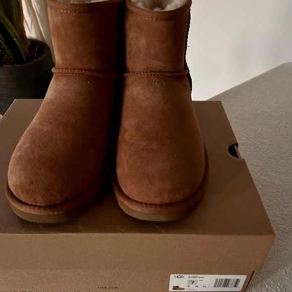 SOLD* Ugg classic mini II boots in chestnut - Picture 5 of 6